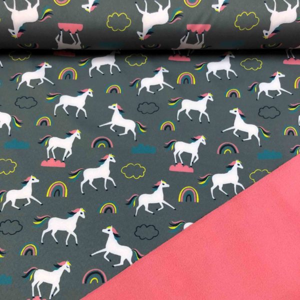 Tela softshell de unicornios fondo gris y reverso color rosa