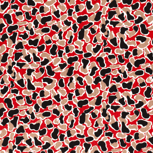 Tejido de viscosa con estampado de manchas sobre fondo rojo