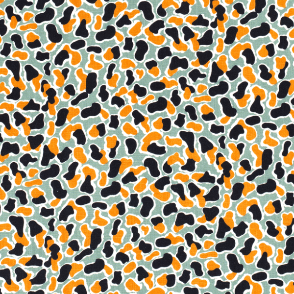 Tejido de viscosa con estampado de manchas sobre fondo verde