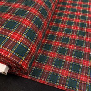 Tela de cuadro escocés muy suave y agradable. De poliéster, viscosa y elastán, con cuadros en color verde y rojo.