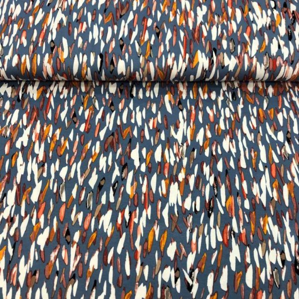 Tejido de viscosa con estampado de pétalos de colores fondo azul