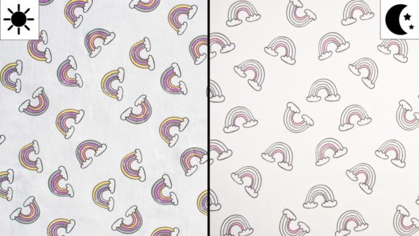 Punto de algodón tipo jersey estampado con efecto GLOW que cambia de color con la luz del sol. Tejido con estampado de arcoírs fondo blanco