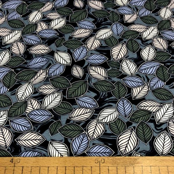 Punto de camiseta de algodón estampada con hojas de árbol tonos azules