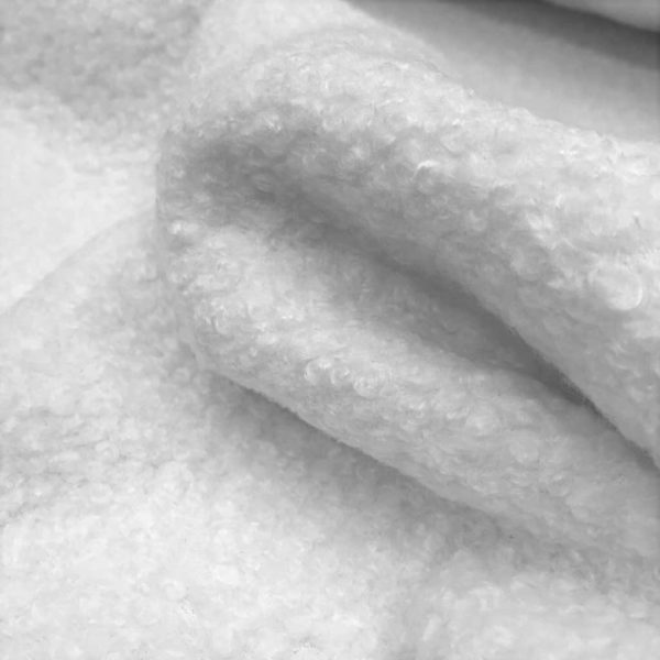 Tela de abrigo de bucle (baguilla) corta ideal para confecciones de invierno en color blanco