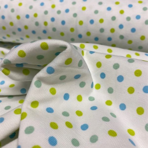 Tela de punto de camiseta de algodón orgánico tipo Jersey estampado con topos verdes y azules fondo blanco