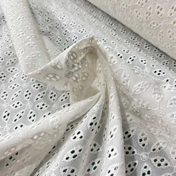 Algodón bordado perforado, tejido fresco, fino y delicado con flores bordados.