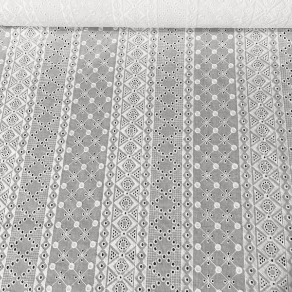 Algodón bordado perforado, tejido fresco, fino y delicado con bordados variados