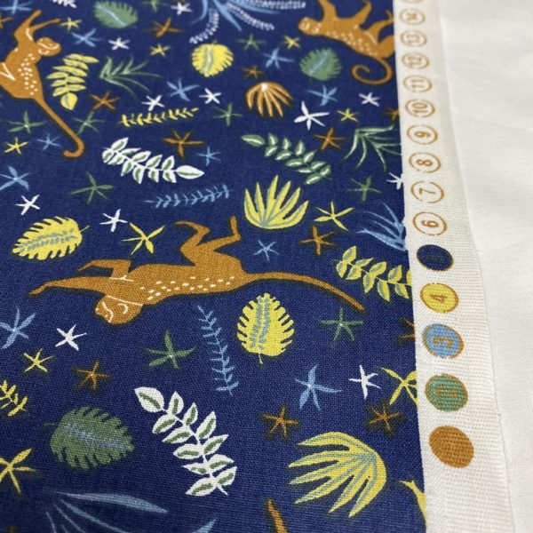 Algodón popelín de algodón ORGÁNICO para creatividades de patchwork con estampado con monos fondo azul