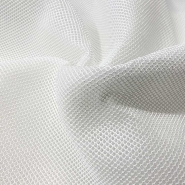 La malla 3D es un tejido transpirables, que no retiene el agua y es de secado rápido. Color blanco.