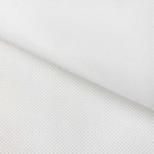 La malla 3D es un tejido transpirables, que no retiene el agua y es de secado rápido. Color blanco.