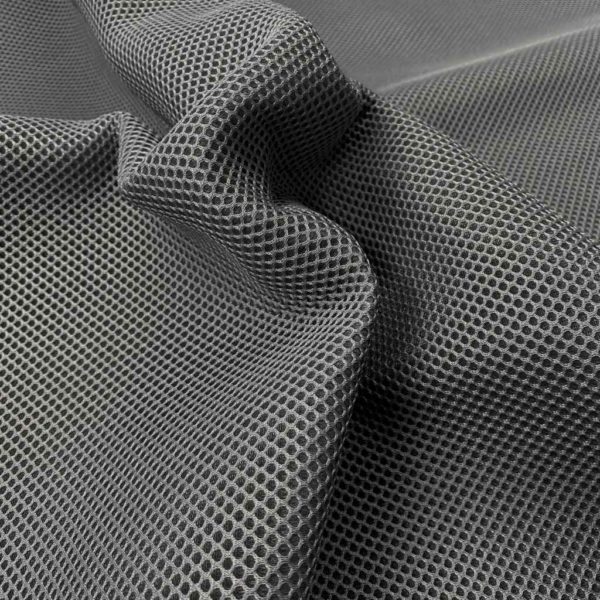 La malla 3D es un tejido transpirables, que no retiene el agua y es de secado rápido. Color gris claro.