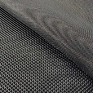La malla 3D es un tejido transpirables, que no retiene el agua y es de secado rápido. Color gris claro.