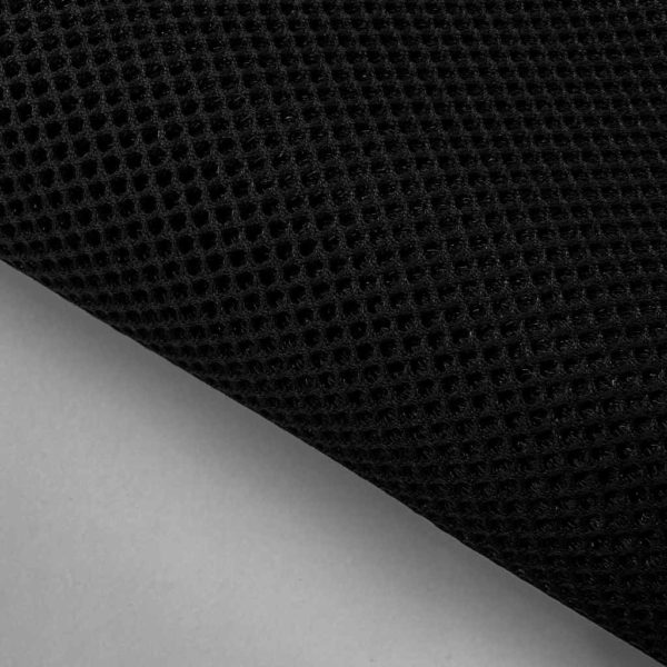 La malla 3D es un tejido transpirables, que no retiene el agua y es de secado rápido. Color negro.