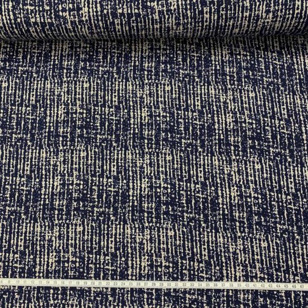 Tejido de viscosa elástica estampada con grabado azul marino fondo crudo