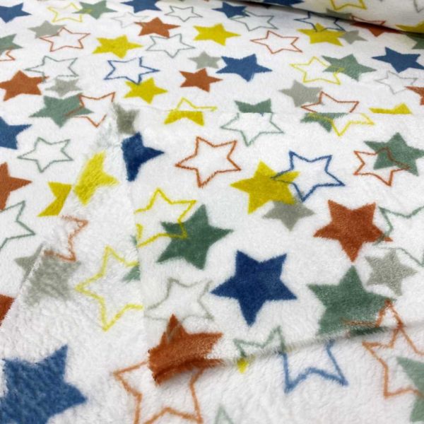 Tela de coralina estampada con estrellas de colores fondo color blanco roto, muy suave y caliente.