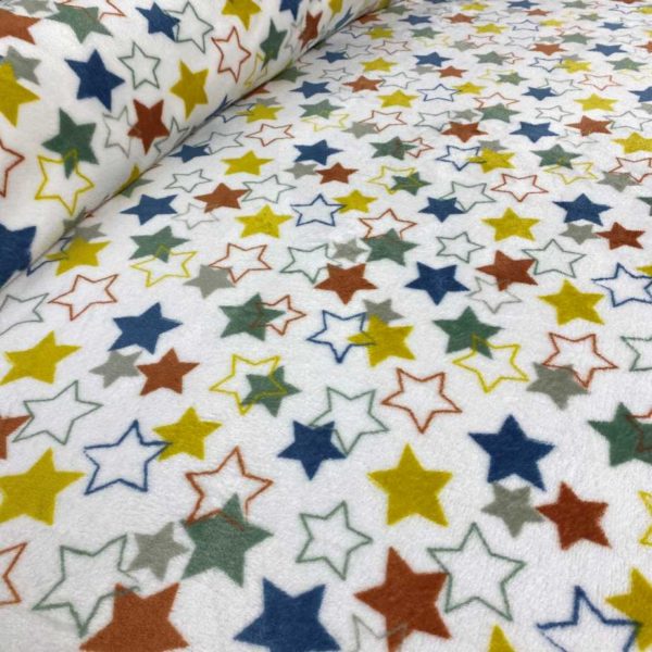 Tela de coralina estampada con estrellas de colores fondo color blanco roto, muy suave y caliente.