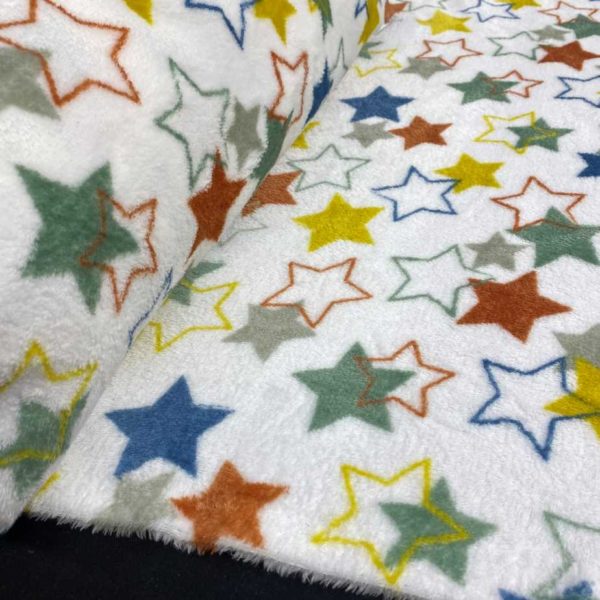 Tela de coralina estampada con estrellas de colores fondo color blanco roto, muy suave y caliente.