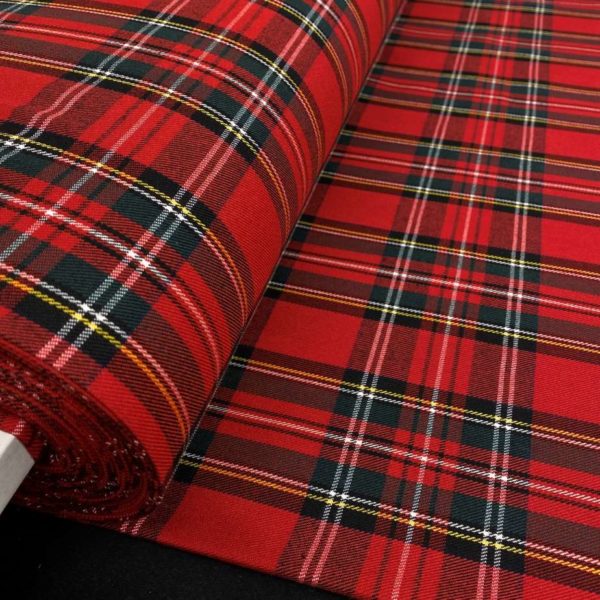 Tela de cuadro escocés muy suave y agradable. De poliéster, viscosa y elastán, con cuadros en color rojo y negro.