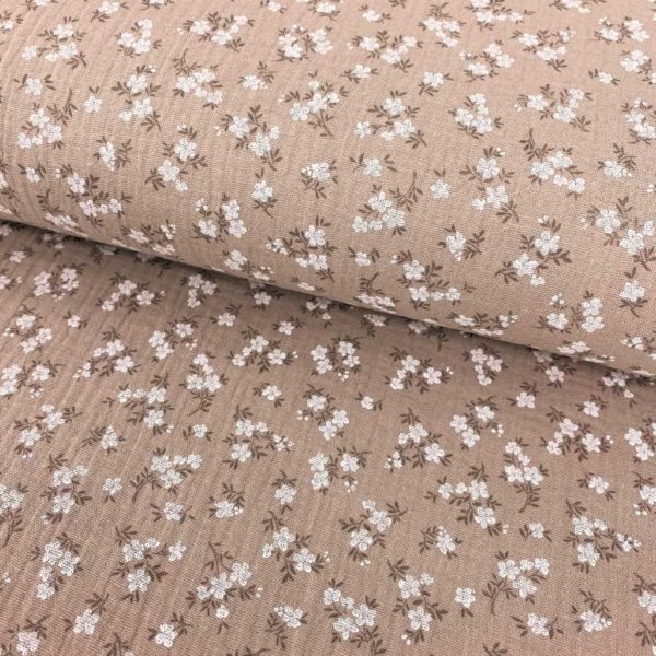 Tela de muselina o tela de doble gasa, algodón 100x100. Tejido con estampado de florecitas blancas fondo marrón beige