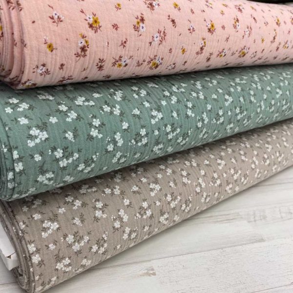 Tela de muselina o tela de doble gasa, algodón 100x100. Tejido con estampados florecitas