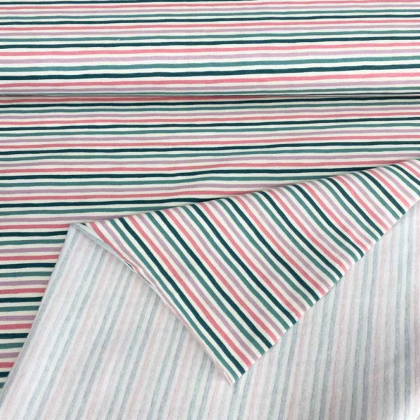 Tela de punto de camiseta de algodón orgánico tipo Jersey estampado con rallas en tonos verdes, rosas y lilas fondo bkanco roto