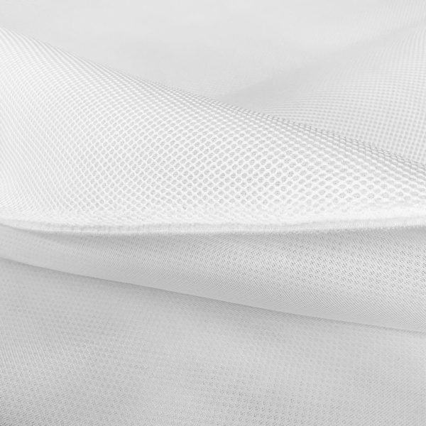 La malla 3D es un tejido transpirables, que no retiene el agua y es de secado rápido. Color blanco.