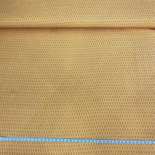 Tela de vestir de viscosa 100% estampado con formas inidas tonos ocres o mostaza u formas triangulares en marrón