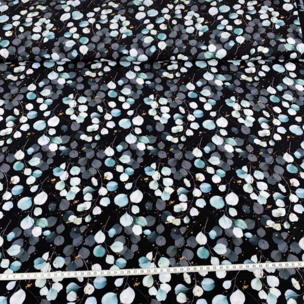Tela de vestir de viscosa 100% estampado primaveral con hojas de eucaliptus en tonos azules y fondo negro