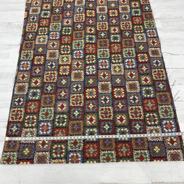 Tela de tapicería gobelino estampado imitando al patchwork con flores