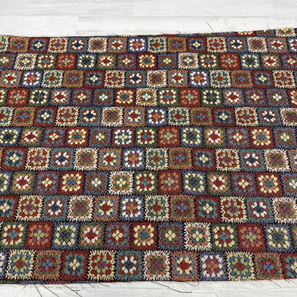 Tela de tapicería gobelino estampado imitando al patchwork con flores