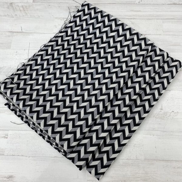 Tela de tapicería gobelino estampado con zig-zag en blanco y negro