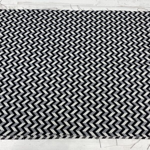 Tela de tapicería gobelino estampado con zig-zag en blanco y negro