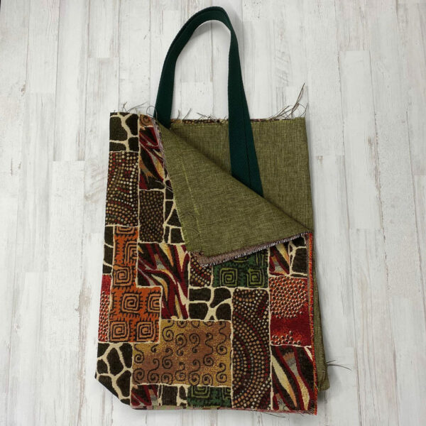Pack Tote Bag con tela de gobelino estampado africano, interior jaspeado verde y cinta de espiga de 3 mm en color verde.