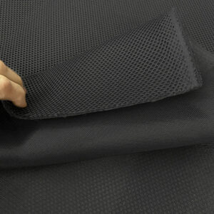 La malla 3D es un tejido transpirables, que no retiene el agua y es de secado rápido. Color gris oscuro.