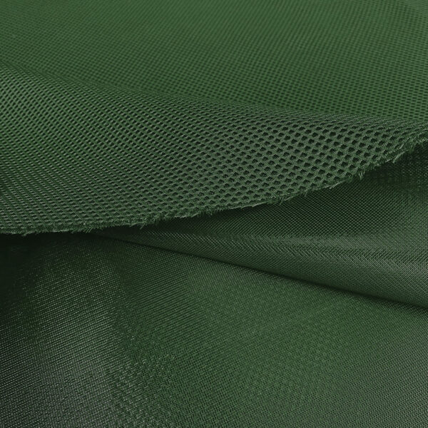 La malla 3D es un tejido transpirables, que no retiene el agua y es de secado rápido. Color verde.