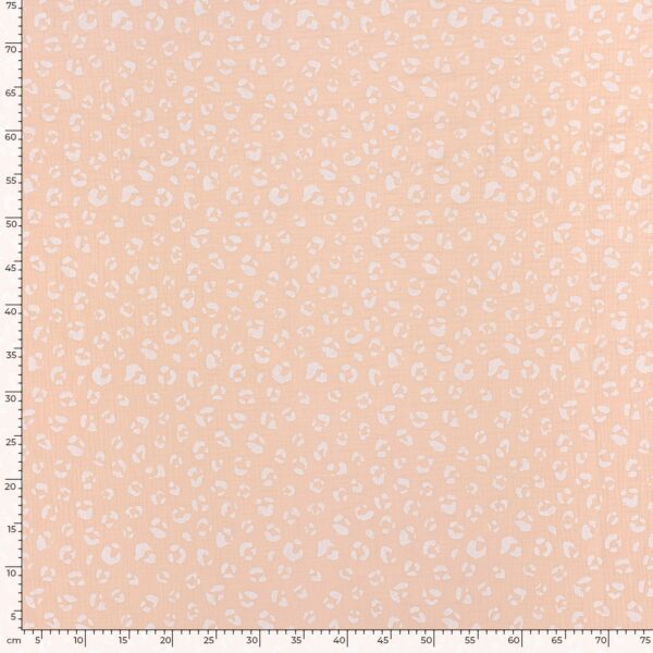 Tela de muselina o tela de doble gasa, algodón 100x100. Tejido con estampado de manchas tipo animal print en blanco fondo salmón rosado