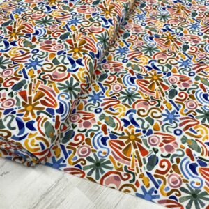 Tela de algodón estampada con formas de colores. Tela de algodón tipo popelín para todo tipo de creatividades de Patchwork, manualidades o confecciones creativas.
