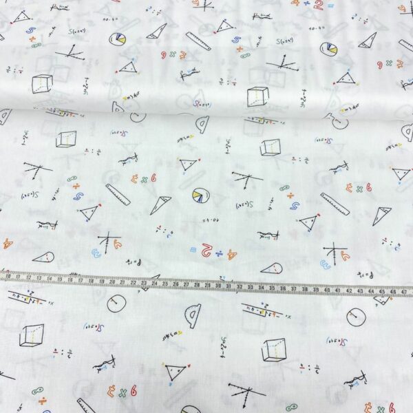 Tela de algodón estampada con temas de matemáticas fondo blanco. Tela de algodón tipo popelín para todo tipo de creatividades de Patchwork, manualidades o confecciones creativas.