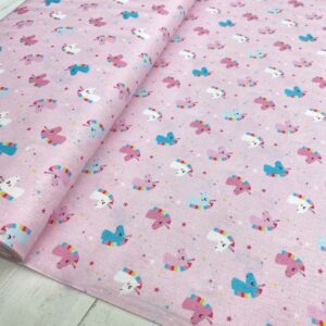 Tela de algodón estampada con unicornios fondo rosa. Tela de algodón tipo popelín para todo tipo de creatividades de Patchwork, manualidades o confecciones creativas.