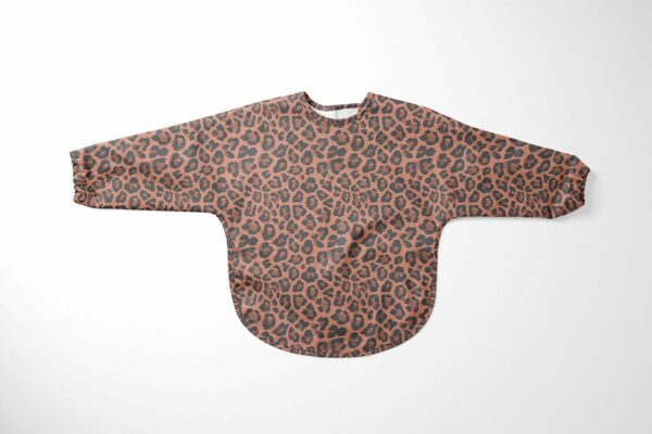 Plástico Aqua Protect estampación digital animal print coral. Tejido impermeable, flexible, ligero y de tacto suave. Ideal para confecciones para los más pequeños de la casa.