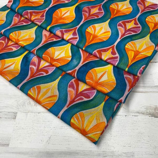 Loneta con estampado de formas muy colorido. Con colores muy vivos. Tejido muy versátil y resistente. Ideal para todo tipo de manualidades.