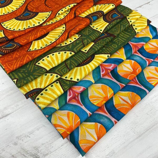 Loneta con estampados étnicos y muy vivos. Tejido muy versátil y resistente. Ideal para todo tipo de manualidades.