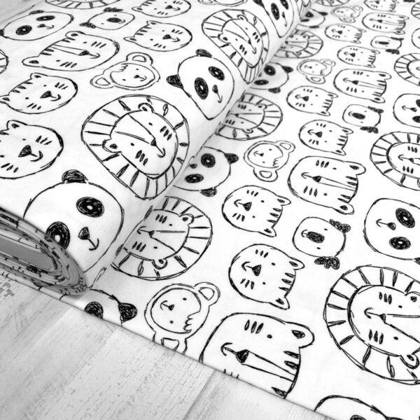 Tela de punto de camiseta de algodón orgánico. Tipo Jersey estampado con pandas y leones fondo blanco roto