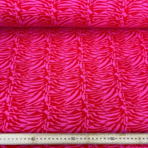 Muselina de animal print zebra en tonos rosas y rojos, ideal para confección y decoración.