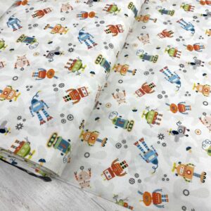 Tira de tela de algodón con diseño de robots coloridos, ideal para proyectos de costura y manualidad.