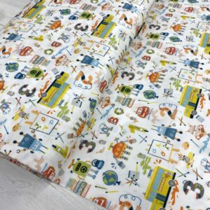 Alfombra infantil con diseño de animales y objetos de oficina en colores vivos.