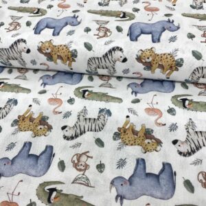 Tela de algodón con estampado de animales como cebras, hipopótamos y flamencos.